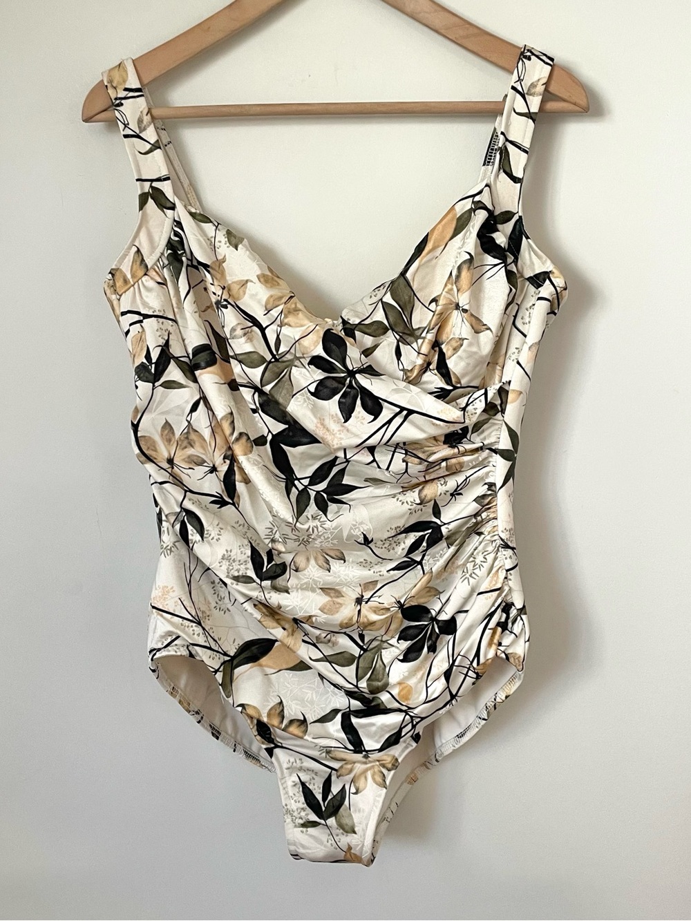 Miraclesuit Floral Draped Ruched Slimming One Piece Bathingsuit Swimsuit Size 18